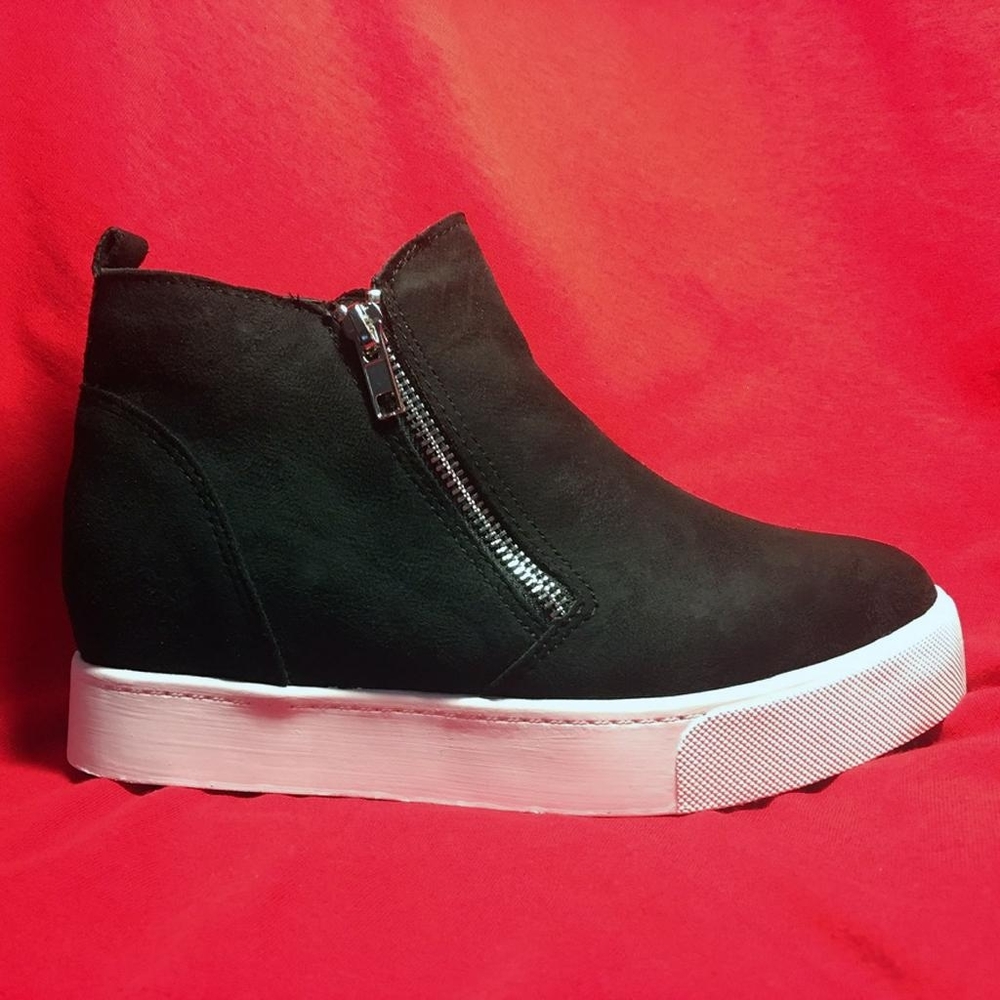 Black Zipper Sneakers with White Bottoms - Picture 5 of 7